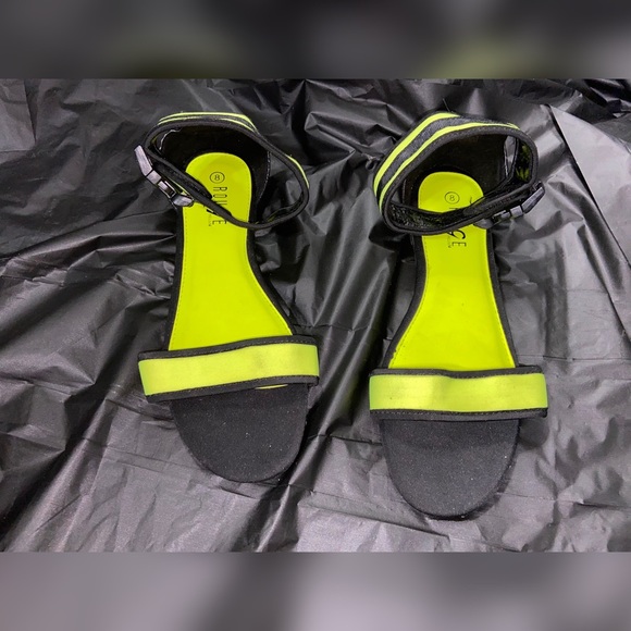 Sandals - Picture 6 of 7